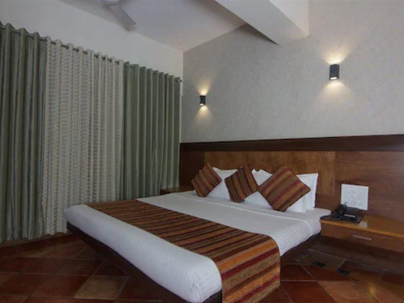 Hotel Chandralok Lonavla Zewnętrze zdjęcie
