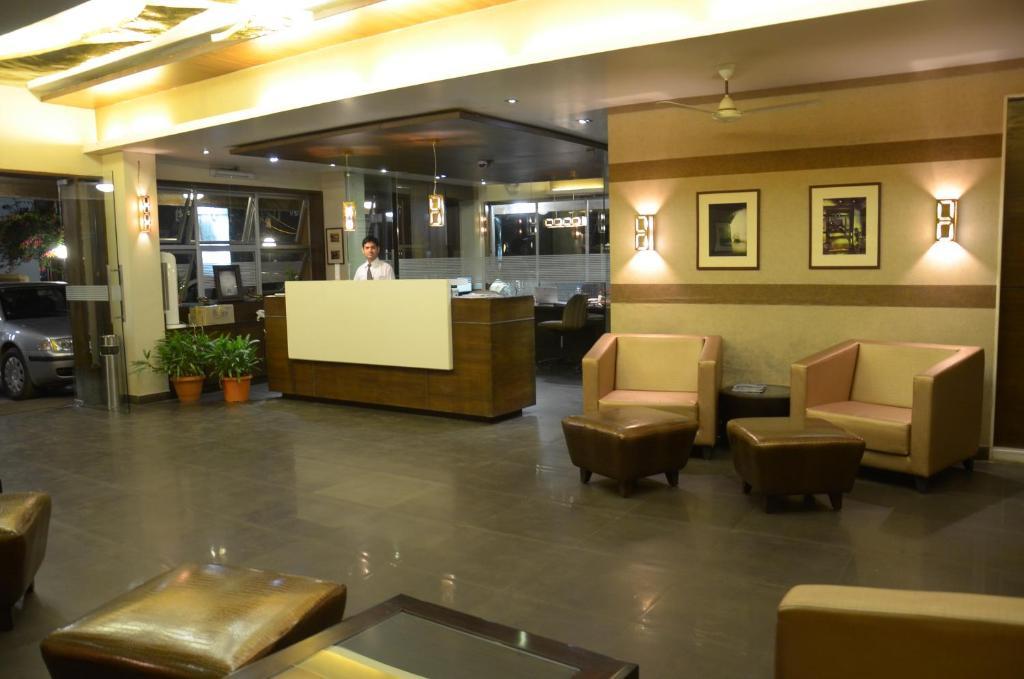 Hotel Chandralok Lonavla Zewnętrze zdjęcie