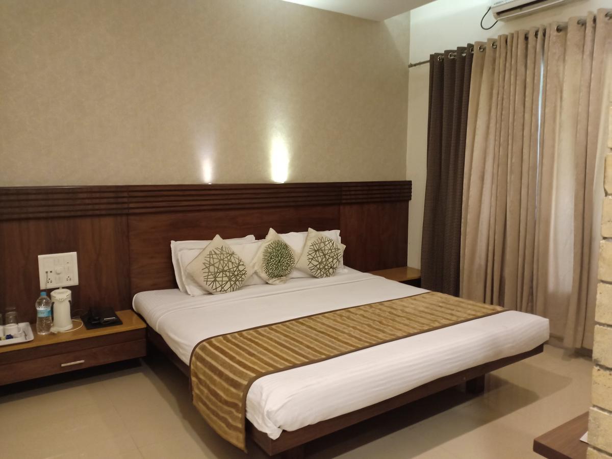 Hotel Chandralok Lonavla Zewnętrze zdjęcie