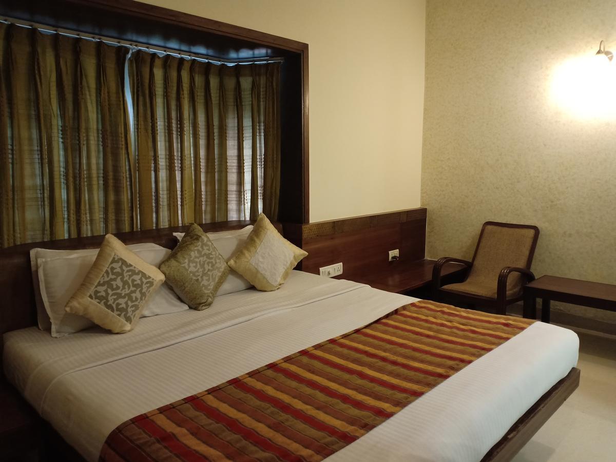 Hotel Chandralok Lonavla Zewnętrze zdjęcie